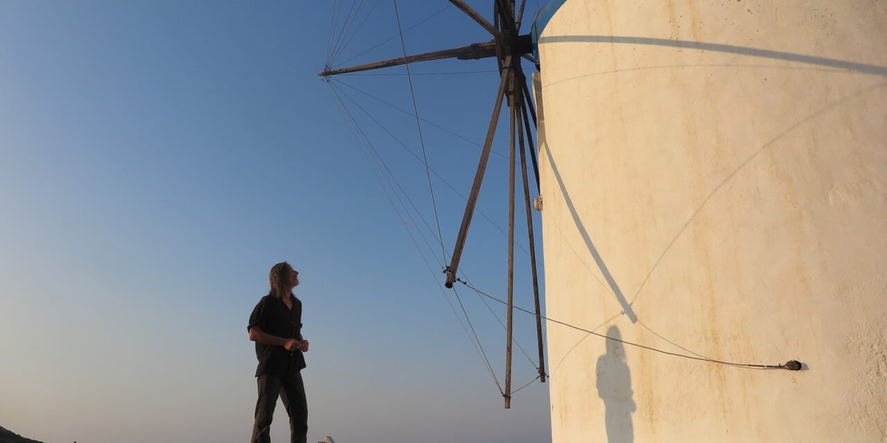 Πώς είναι να μένεις σε έναν μύλο στις Κυκλάδες;
