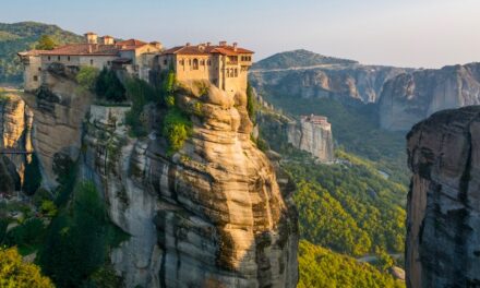 Κλείνουν και τα Μετέωρα – Δεν θα δέχονται επισκέπτες