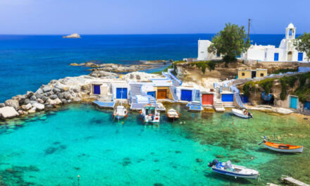 Πολλώνια… το γραφικό ψαροχώρι της Μήλου