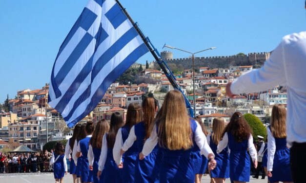 Σάκης Αρναούτογλου: Καλοκαιρινός ο καιρός το τριήμερο της 28ης Οκτωβρίου