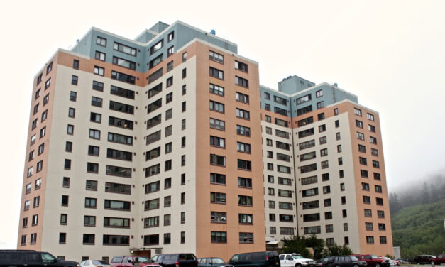 Η πιο περίεργη πόλη: Όλοι οι κάτοικοι ζουν στο ίδιο κτήριο!