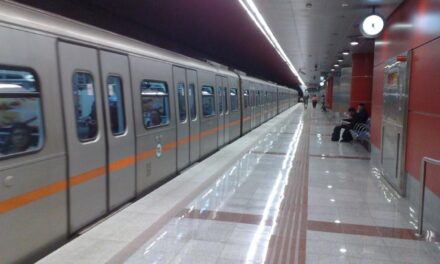 Κορωνοϊός: Στο μισό έπεσε η επιβατική κίνηση στα μέσα μεταφοράς – Τα μέτρα στο αεροδρόμιο