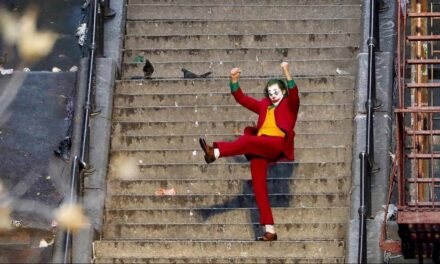 Τουριστικό αξιοθέατο έγιναν τα σκαλιά του Τζόκερ!