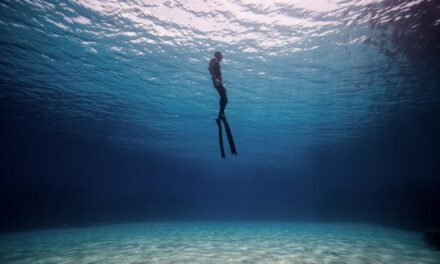 Κατάδυση στο «απέραντο γαλάζιο» της Αμοργού