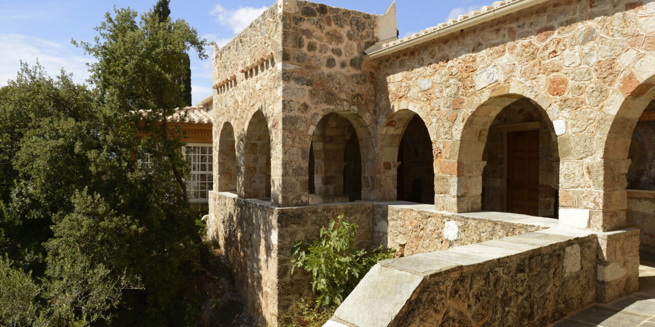 Αυτή είναι η μαγική κατοικία του Πατρικ Λη Φέρμορ στη Μάνη – Του γνήσιου εξερευνητή που λάτρεψε την Ελλάδα