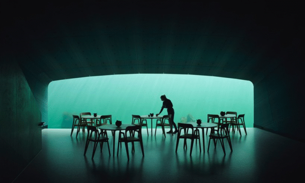 Δείπνο στον βυθό της θάλασσας: Αυτό είναι το πρώτο υποθαλάσσιο εστιατόριο της Ευρώπης!