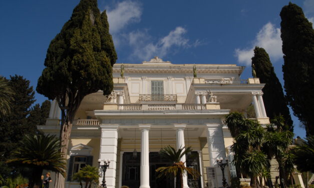 Εικόνες εγκατάλειψης στο ανάκτορο της Σίσσυ στην Κέρκυρα