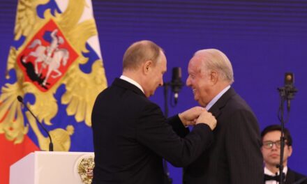 Grecotel: Ο Ν. Δασκαλαντωνάκης παρασημοφορήθηκε από τον Βλαντιμίρ Πούτιν