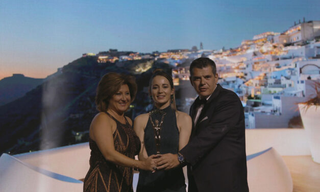 Διεθνείς διακρίσεις για το ξενοδοχείο Athina Luxury Suites στη Σαντορίνη