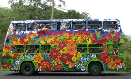 “Magic Bus”: Η πραγματική ιστορία του λεωφορείου που έγινε τραγούδι