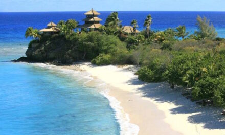 Travel Bloggers έχτισαν εξωτικό σπίτι στο Μπαλί με έσοδα που έβγαλαν από το instagram