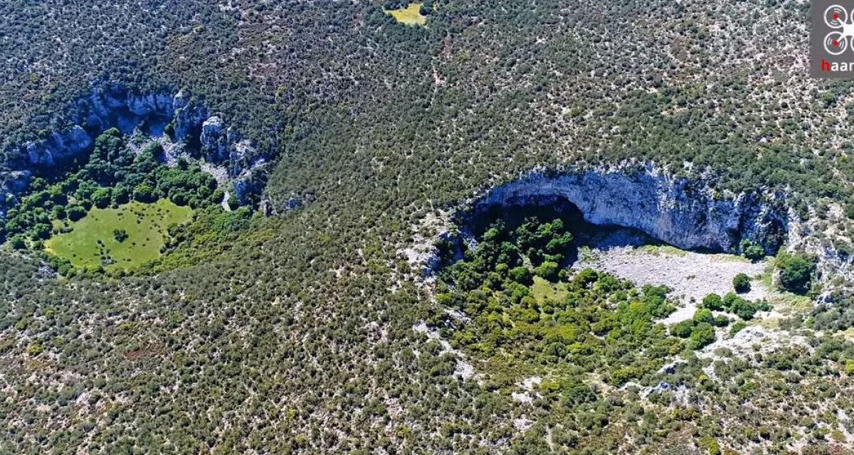 Αυτοί οι μυστηριώδεις γιγάντιοι κρατήρες βρίσκονται στην Ελλάδα και διχάζουν τους επιστήμονες