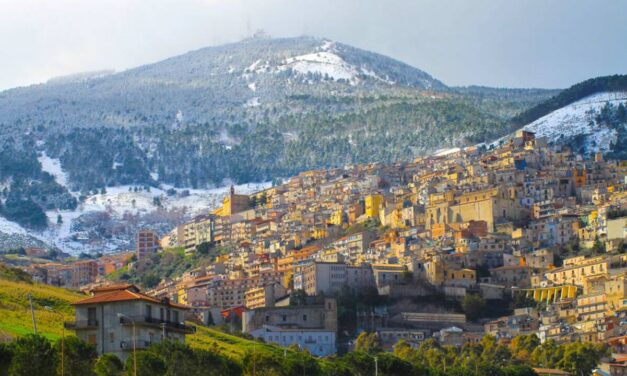 Πόλη της Ιταλίας προσφέρει δωρεάν σπίτια – Δείτε τον λόγο