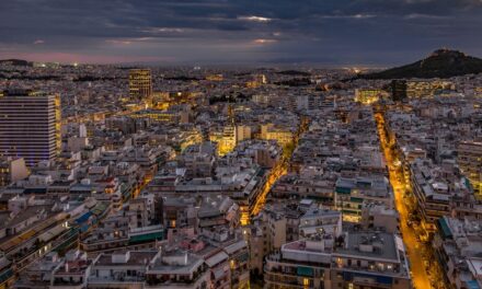 Οι τουρίστες θεωρούν την Αθήνα γοητευτική πόλη – Ποια αρνητικά “βλέπουν”