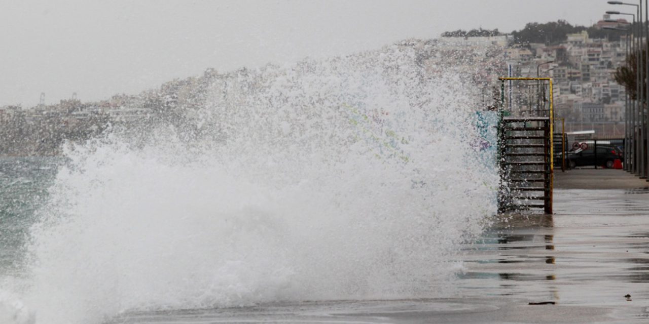 Χωρίς πτήσεις και ακτοπλοϊκά δρομολόγια τα Δωδεκάνησα εξαιτίας της κακοκαιρίας