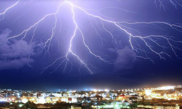 Έρχεται κακοκαιρία-εξπρές με κεραυνούς και καταιγίδες