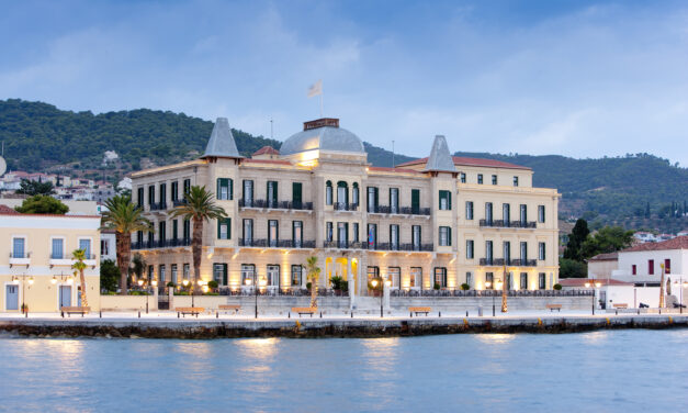 Poseidonion Grand Hotel: Αριστοκρατική διαμονή με θέα τον Αργοσαρωνικό