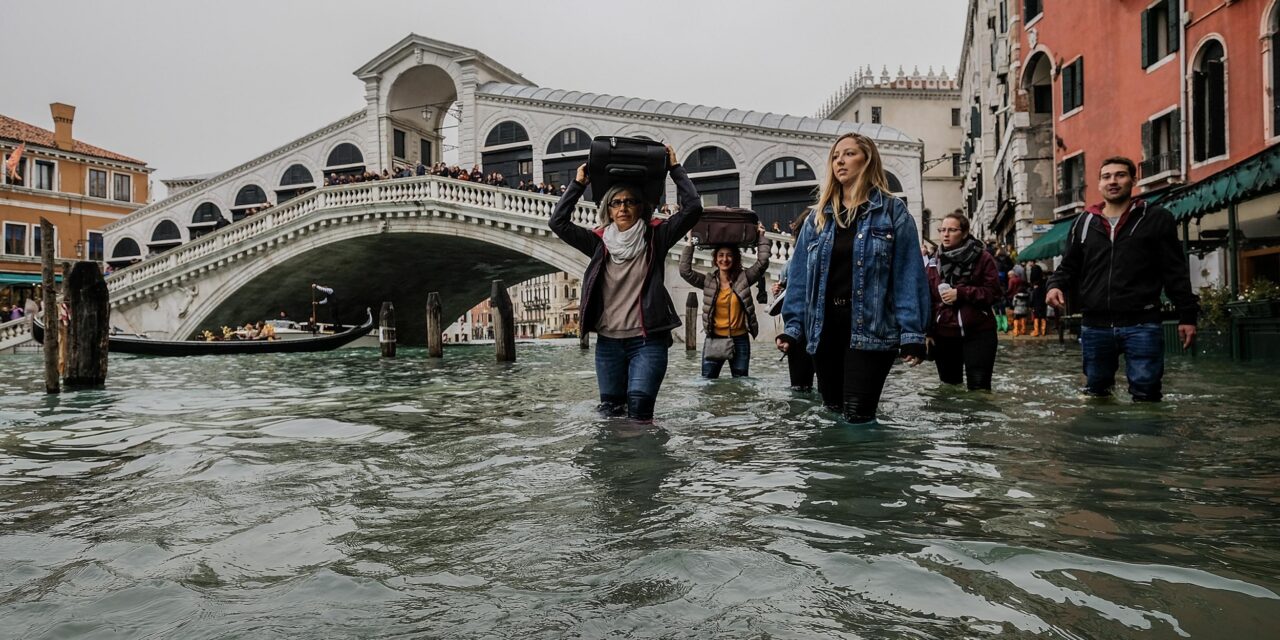 Κακοκαιρία στην Ιταλία: Κάτω από το νερό η Βενετία