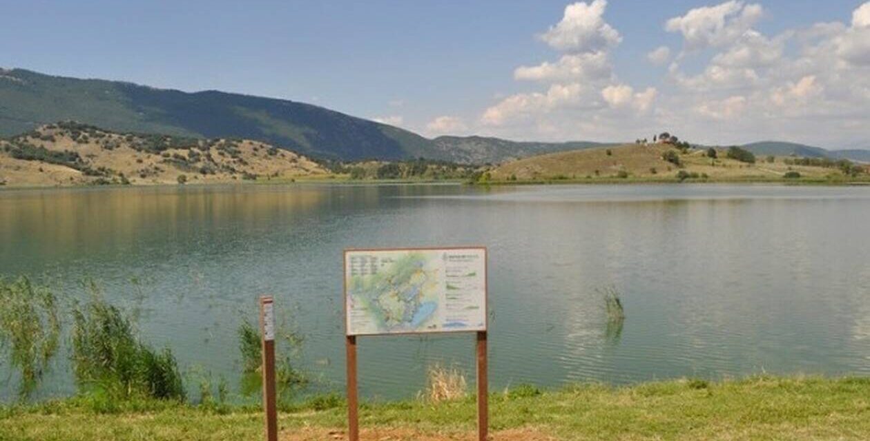 Εγκαινιάστηκαν τα «Μονοπάτια της Ειρήνης» – Μία πεζοπορική διαδρομή ανάμεσα στις λίμνες