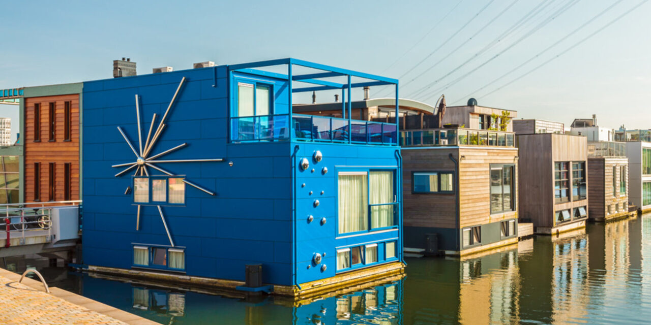 Σε αυτή την πόλη κάτοικοι ζουν σε… πλωτά σπίτια!