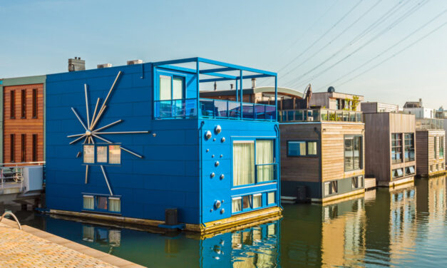 Σε αυτή την πόλη κάτοικοι ζουν σε… πλωτά σπίτια!