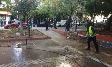 Λίφτινγκ στην πλατεία Εξαρχείων ενόψει Χριστουγέννων