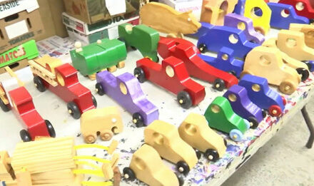 Ο πραγματικός «Άγιος Βασίλης» είναι ένας βετεράνος πολέμου – Φτιάχνει παιχνίδια για φτωχά παιδιά