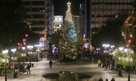 Σήμερα η φωταγώγηση του Δέντρου στο Σύνταγμα – H «έκπληξη» της βραδιάς