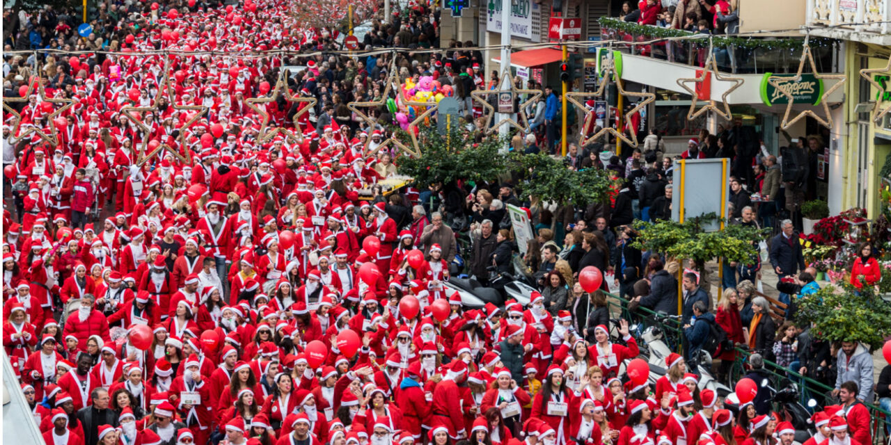Χανιά: Χιλιάδες Άη-Βασίληδες πλημμύρισαν τους δρόμους της πόλης για καλό σκοπό