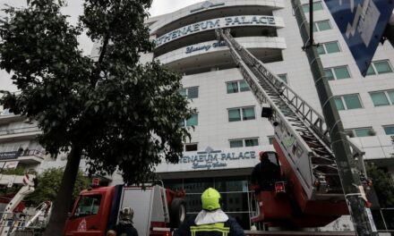 Φωτιά στο Athenaeum Palace: Ενδείξεις εμπρησμού – Τι βρέθηκε σε δωμάτιο του ξενοδοχείου