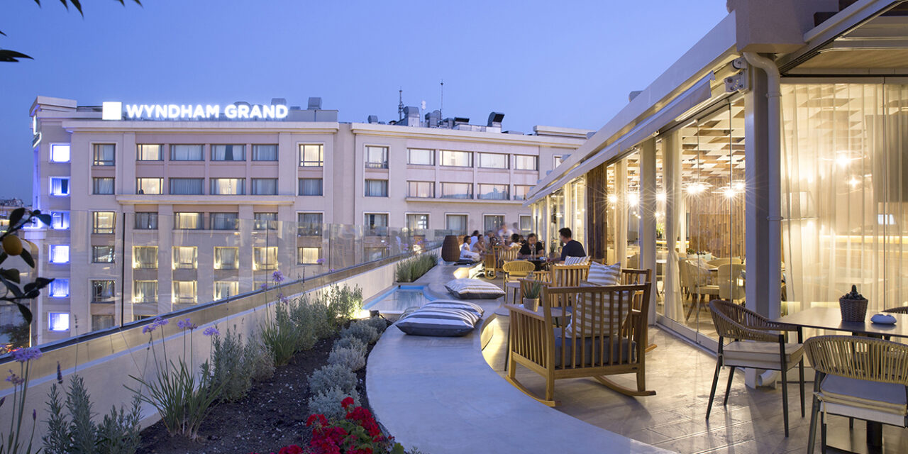 Χριστούγεννα & Πρωτοχρονιά με μοναδικά ρεβεγιόν & εορταστικά πακέτα σε εμβληματικά ξενοδοχεία