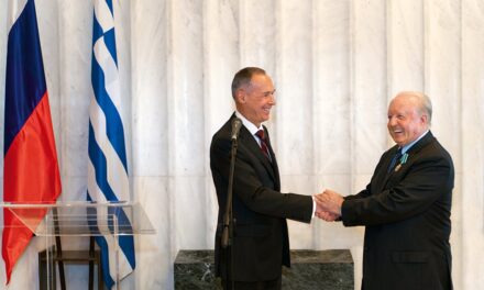 Η Ρωσική Πρεσβεία τίμησε τον Νίκο Δασκαλαντωνάκη