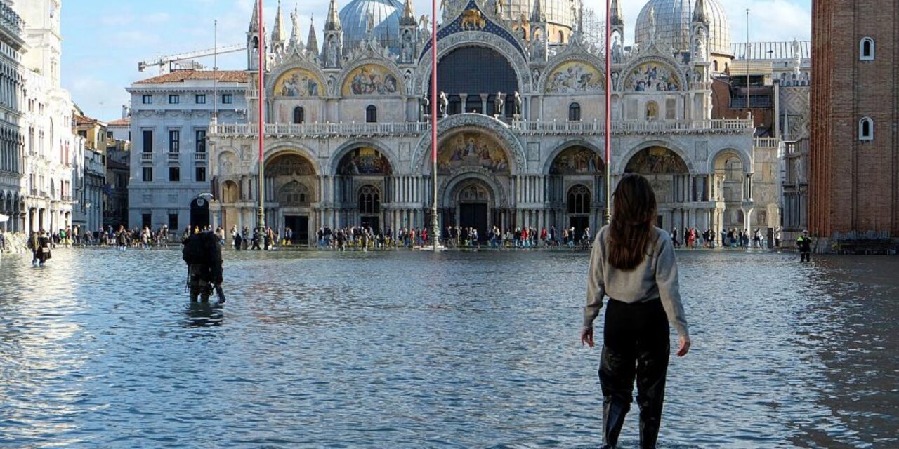 Βενετία: Οι πλημμύρες έπληξαν τον τουρισμό – Μειώθηκαν οι κρατήσεις των ξενοδοχείων