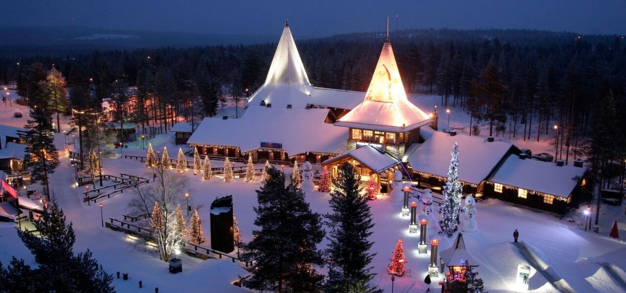 Ροβανιέμι: Αναγεννήθηκε από τις στάχτες και μεταμορφώθηκε σε χωριό του Αϊ-Βασίλη