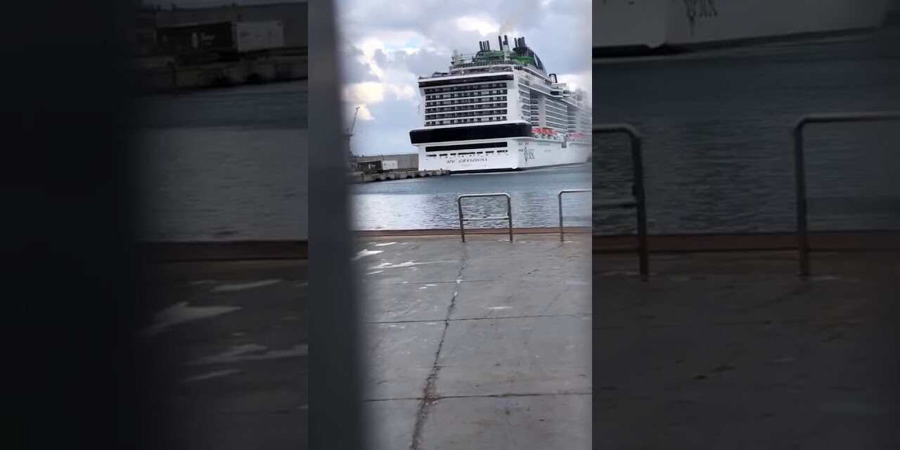 Απίστευτο βίντεο: Ισχυροί άνεμοι ρίχνουν κρουαζιερόπλοιο χλιδής πάνω σε προβλήτα