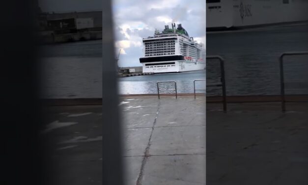 Απίστευτο βίντεο: Ισχυροί άνεμοι ρίχνουν κρουαζιερόπλοιο χλιδής πάνω σε προβλήτα