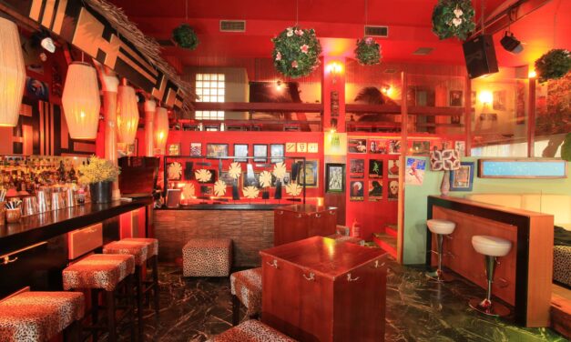 Tiki Bar: Εορταστική διάθεση στην πιο εξωτική γωνιά της πόλης