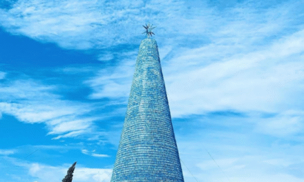 Χριστουγεννιάτικο δέντρο για ρεκόρ Γκίνες στον Λίβανο – Αποτελείται από 129.000 πλαστικά μπουκάλια