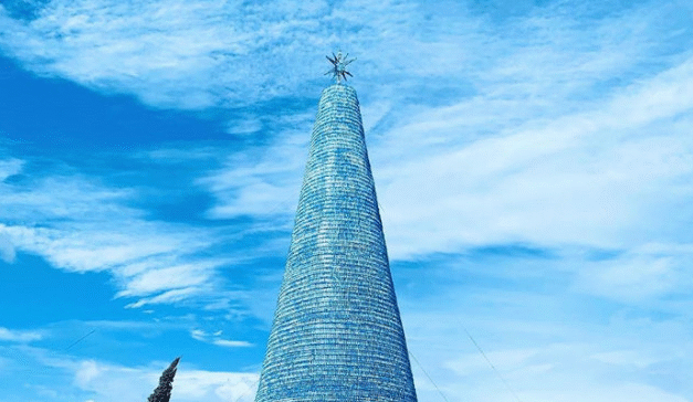 Χριστουγεννιάτικο δέντρο για ρεκόρ Γκίνες στον Λίβανο – Αποτελείται από 129.000 πλαστικά μπουκάλια