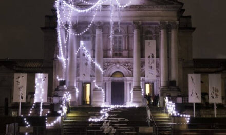 Λονδίνο: Η απόκοσμη χριστουγεννιάτικη διακόσμηση της Tate Britain