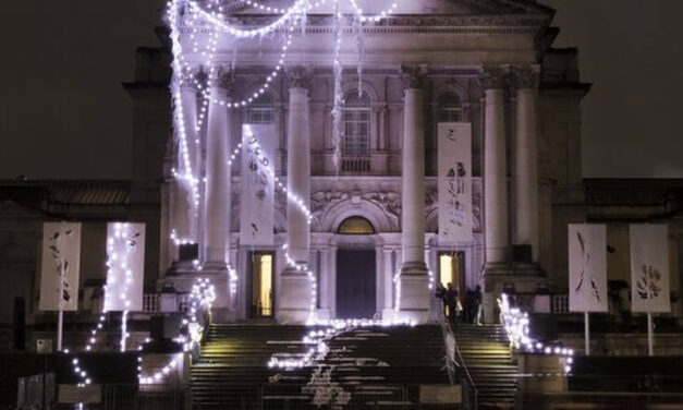 Λονδίνο: Η απόκοσμη χριστουγεννιάτικη διακόσμηση της Tate Britain