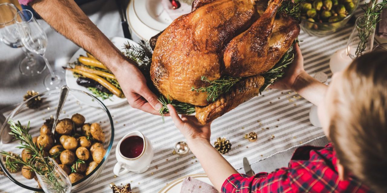 Ο γύρος του κόσμου μέσα από 10 Χριστουγεννιάτικα γεύματα