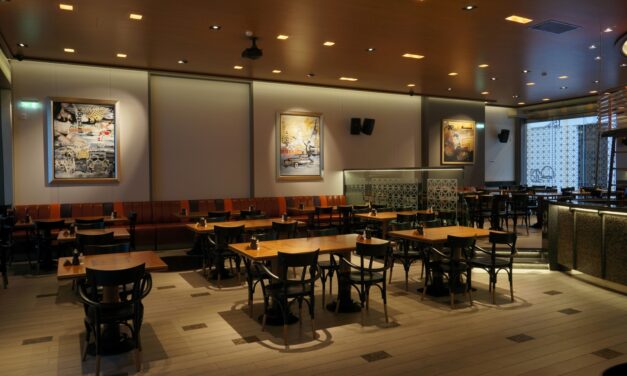 Στο εστιατόριο “Αθηναϊκόν” η πόλη βρίσκει το σπίτι της