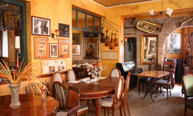 Μαγεμένος Αυλός: Το στέκι των γραμμάτων και των τεχνών