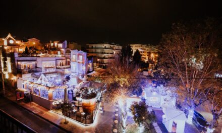 Βύρωνος Πολιτεία: Μοναδικές εορταστικές στιγμές στο πιο εναλλακτικό ρακομελάδικο της πόλης