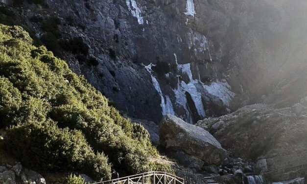Τζουμέρκα: Πάγωσαν οι δίδυμοι καταρράκτες! (φωτο)