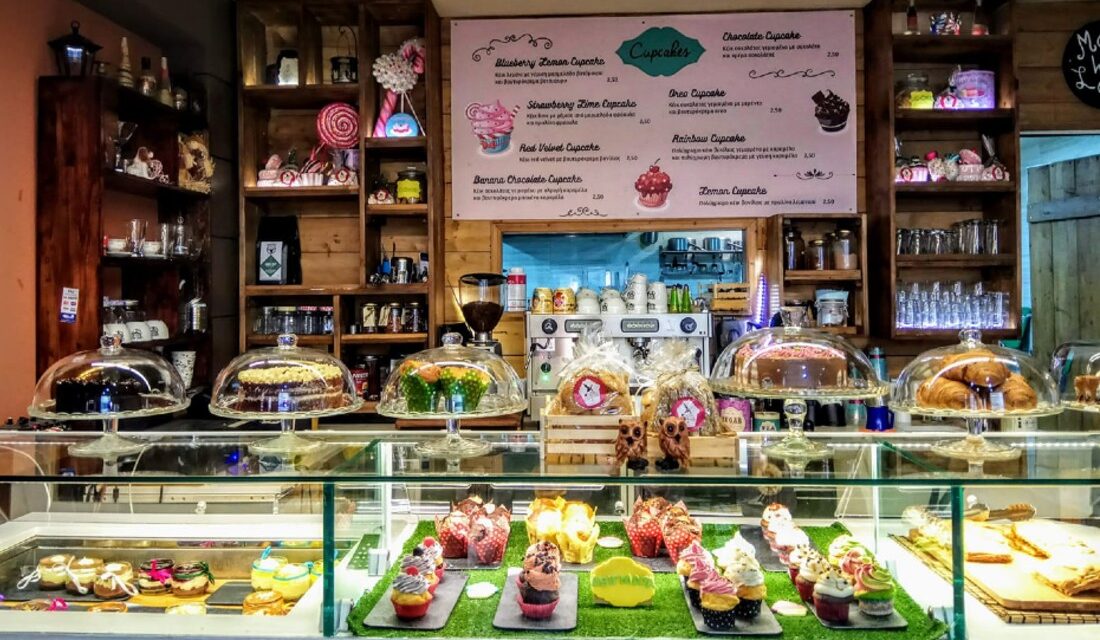 Alice Cakewitch: Η Αλίκη από την χώρα των Θαυμάτων τώρα και στα Πετράλωνα