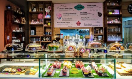 Alice Cakewitch: Η Αλίκη από την χώρα των Θαυμάτων τώρα και στα Πετράλωνα