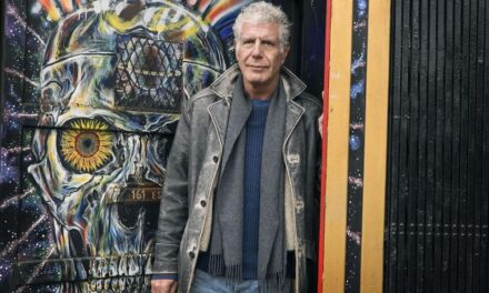 Εκδίδεται ο τελευταίος ταξιδιωτικός οδηγός του Άντονι Μπουρντέν – Τον έγραφε πριν τον θάνατό του