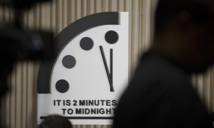 “Ρολόι της Αποκάλυψης”: Απομένουν λιγότερα από 2 λεπτά ως τα μεσάνυχτα